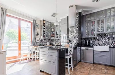 Long-term rental of a 3-room apartment, 110 m², in Śródmieście Południowe, Warsaw, Poland