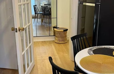 Location longue durée d’un appartement de 2 pièces, 55 m², à City Center, Constanța, Roumanie