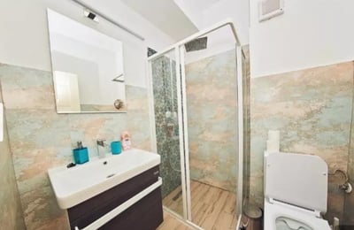 Langzeitmiete einer 3-Zimmer-Wohnung, 100 m², im Stadtteil Mamaia, Constanța, Rumänien