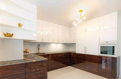 Long-term rental of a 4-room apartment, 93 m², in Śródmieście Północne district, Warsaw, Poland