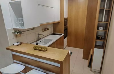 Alquiler a largo plazo de un piso de 2 habitaciones, 60 m², en el distrito de Voždovac, Belgrado, Serbia