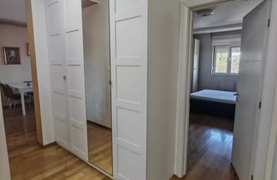 Alquiler a largo plazo de un piso de 2 habitaciones, 60 m², en el distrito de Voždovac, Belgrado, Serbia