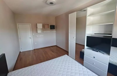 Alquiler a largo plazo de un piso de 2 habitaciones, 60 m², en el distrito de Voždovac, Belgrado, Serbia