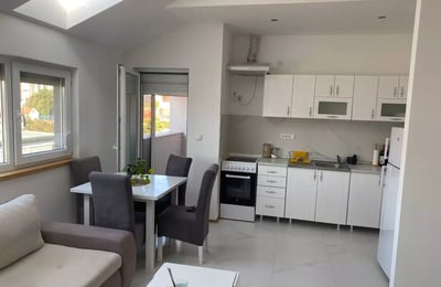 Location longue durée d’un appartement de 4 pièces, 88 m², à Zemun, Belgrade, Serbie