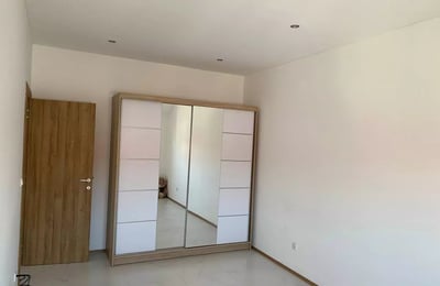 Location longue durée d’un appartement de 4 pièces, 88 m², à Zemun, Belgrade, Serbie