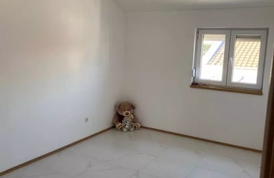 Location longue durée d’un appartement de 4 pièces, 88 m², à Zemun, Belgrade, Serbie