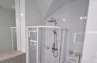 Location longue durée d’un appartement de 2 pièces, 58 m², à Podgórze, Cracovie, Pologne