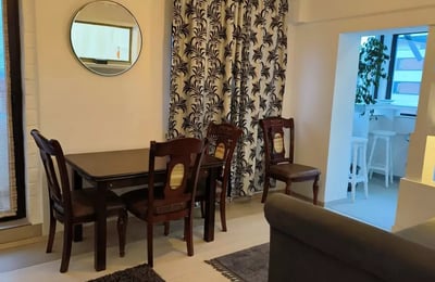 Langzeitmiete einer 3-Zimmer-Wohnung, 100 m², im Stadtteil Tomis Plus, Constanța, Rumänien