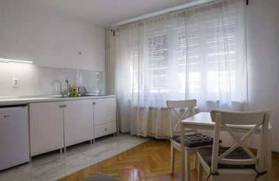 Location longue durée d’un appartement de 2 pièces, 37 m², au centre-ville, Belgrade, Serbie