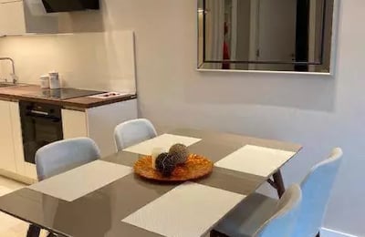 Alquiler a largo plazo de un piso de 2 habitaciones, 53 m², Nuevo Belgrado, Belgrado, Serbia