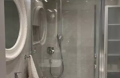 Alquiler a largo plazo de un piso de 2 habitaciones, 53 m², Nuevo Belgrado, Belgrado, Serbia