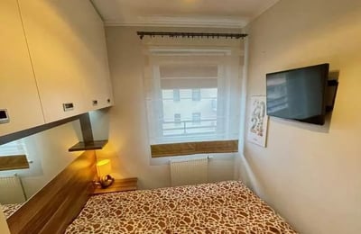 Alquiler a largo plazo de un piso de 3 habitaciones, 60 m², en Mały Płaszów – Podgórze, Cracovia, Polonia