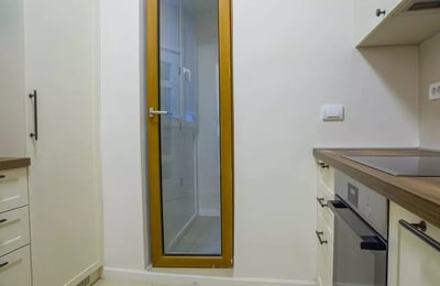 Alquiler a largo plazo de un apartamento de 3 habitaciones, 85 m², en Vračar, Belgrado, Serbia