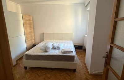 Long-term rental of a 4-room apartment, 85 m², in Tomis II, Constanța, Romania