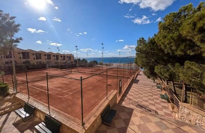 Langzeitmiete einer 3-Schlafzimmer-Wohnung, 100 m², in Alicante, Spanien