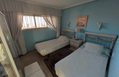 Langzeitmiete einer 3-Schlafzimmer-Wohnung, 100 m², in Alicante, Spanien
