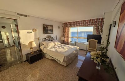 Langzeitmiete einer 3-Schlafzimmer-Wohnung, 100 m², in Alicante, Spanien