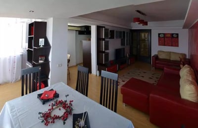 Location longue durée d’un appartement de 3 pièces, 108 m², à Faleza Nord, Constanța, Roumanie