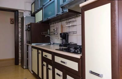 Location longue durée d’un appartement de 3 pièces, 108 m², à Faleza Nord, Constanța, Roumanie