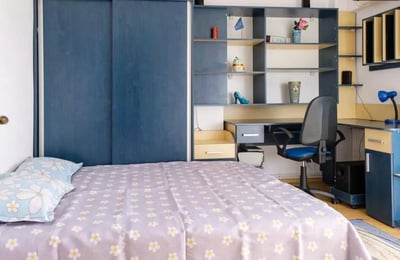 Location longue durée d’un appartement de 3 pièces, 108 m², à Faleza Nord, Constanța, Roumanie