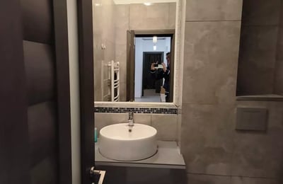 Alquiler a largo plazo de un apartamento de 3 habitaciones, 90 m², en Tomis Plus, Constanza, Rumanía