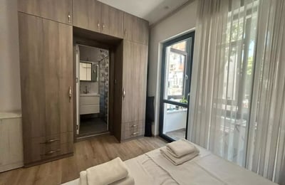 Alquiler a largo plazo de un apartamento de 4 habitaciones, 100 m², en Varna, Bulgaria