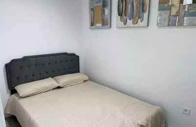 Langzeitmiete einer 2-Zimmer-Wohnung, 75 m², in Torrevieja, Spanien