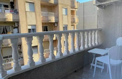Langzeitmiete einer 2-Zimmer-Wohnung, 75 m², in Torrevieja, Spanien