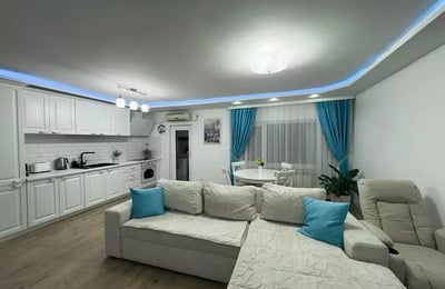 Location longue durée d’un appartement confortable de 3 pièces, 75 m², Faleza Nord, Constanța, Roumanie