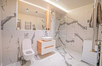 Alquiler a largo plazo de un piso elegante de 3 habitaciones, 80 m², Campus, Constanza, Rumanía