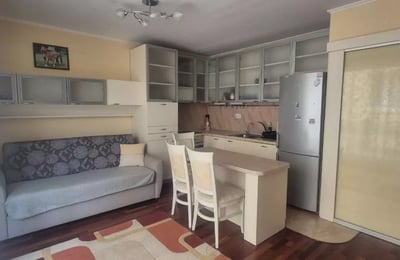Alquiler a largo plazo de un piso de 3 habitaciones con 2 dormitorios, Varna, Bulgaria