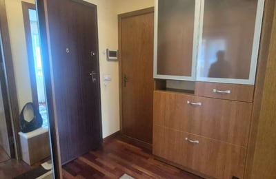 Alquiler a largo plazo de un piso de 3 habitaciones con 2 dormitorios, Varna, Bulgaria