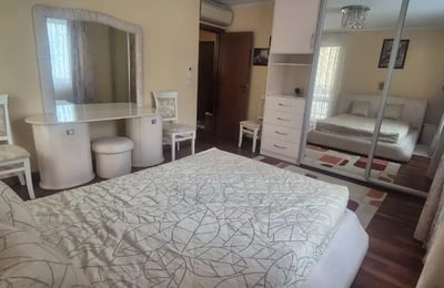 Alquiler a largo plazo de un piso de 3 habitaciones con 2 dormitorios, Varna, Bulgaria