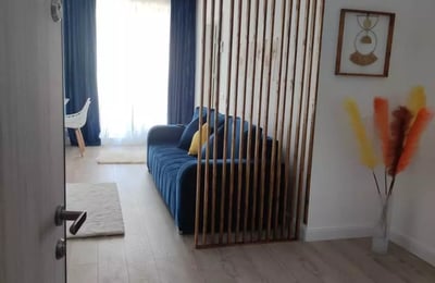 Alquiler a largo plazo de un piso cómodo de 2 habitaciones, 60 m², Constanza, Rumanía