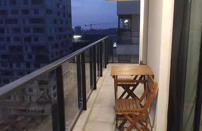 Alquiler a largo plazo de un piso cómodo de 2 habitaciones, 60 m², Constanza, Rumanía