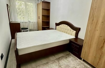 Alquiler a largo plazo de un piso de 2 habitaciones, 47 m², Chisináu, Moldavia