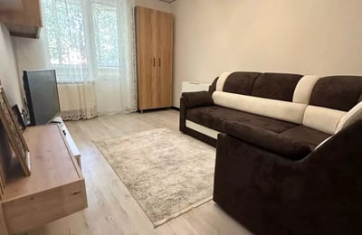 Alquiler a largo plazo de un piso de 2 habitaciones, 47 m², Chisináu, Moldavia