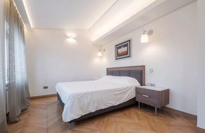 Аренда двухэтажного апартамента, 128 м², в центре Старого города, Белград, Сербия