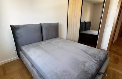 Alquiler de un espacioso apartamento de 3 habitaciones, 90 m², centro de la ciudad, Belgrado, Serbia