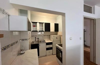 Аренда просторной 3-комнатной двухэтажной квартиры, 85 м², недалеко от центра города, Белград, Сербия