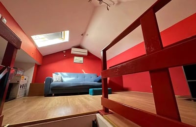 Аренда просторной 3-комнатной двухэтажной квартиры, 85 м², недалеко от центра города, Белград, Сербия