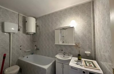 Аренда просторной 3-комнатной двухэтажной квартиры, 85 м², недалеко от центра города, Белград, Сербия