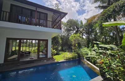 Miete einer Designer-Villa mit Dschungelblick, Lodtunduh, Ubud, Bali, Indonesien