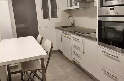 Vermietung einer gemütlichen Wohnung mit 2 Schlafzimmern, 85 m², Alicante, Spanien