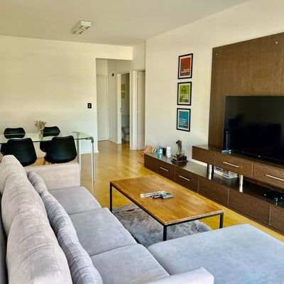 Long-term rental in Buenos Aires: Bright 2-room apartment with amenities and balcony in Palermo Hollywood