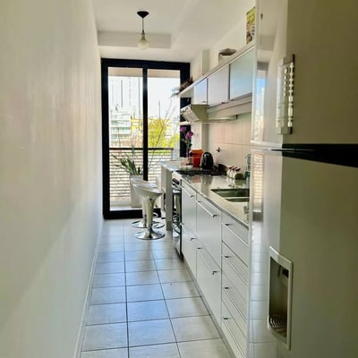 Long-term rental in Buenos Aires: Bright 2-room apartment with amenities and balcony in Palermo Hollywood
