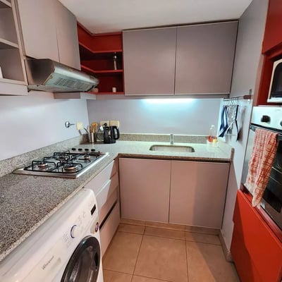 Долгосрочная аренда 2-комнатной квартиры с террасой и грилем в Аргентине, Буэнос-Айрес, Сан-Тельмо