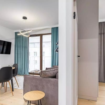 Alquiler de Apartamento de 2 Habitaciones, 36m², Calle Erazma Ciołka, Wola, Varsovia, Polonia