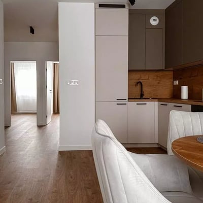 Alquiler a Largo Plazo: Apartamento de 3 Habitaciones y 55 m² con Estacionamiento | Varsovia, Ursus