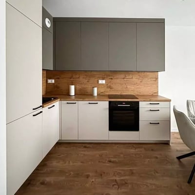 Alquiler a Largo Plazo: Apartamento de 3 Habitaciones y 55 m² con Estacionamiento | Varsovia, Ursus